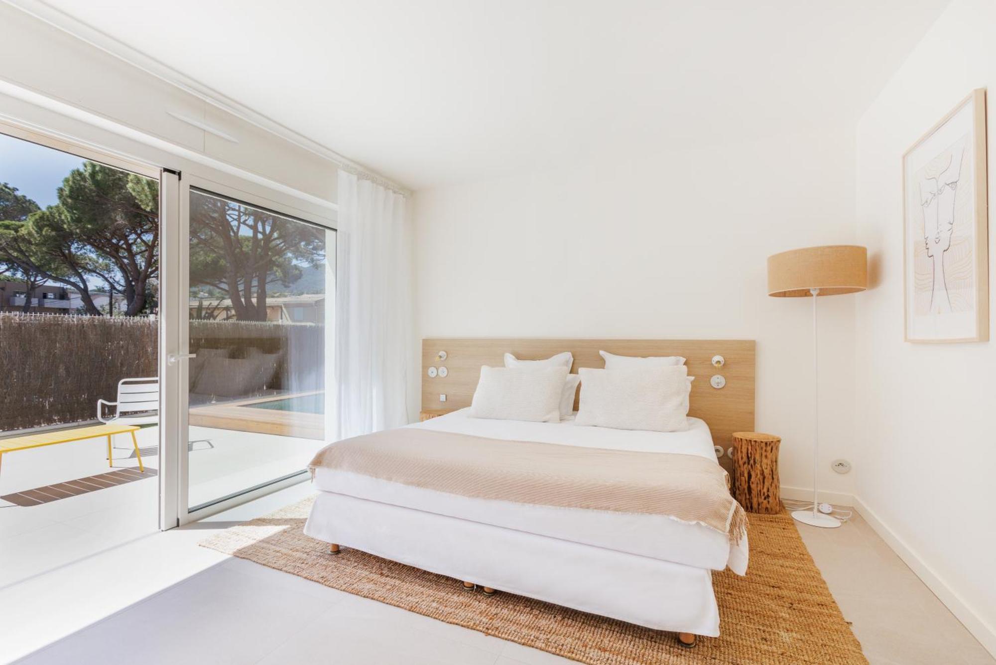 Belle Vue Hotel 카발레르쉬르메르 외부 사진